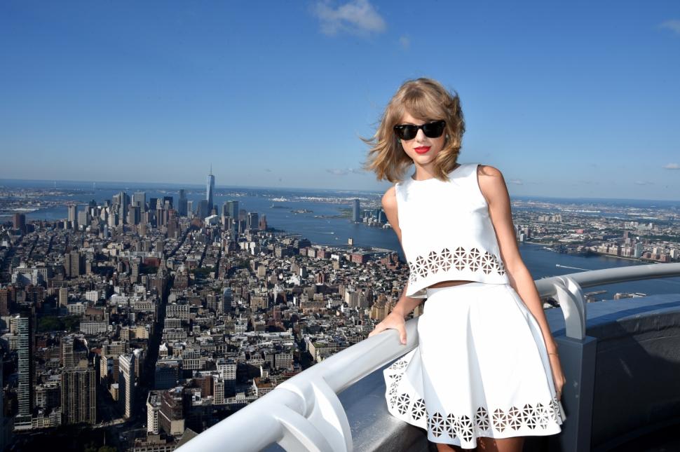 Taylor Swift’s on a high at the Empire State Building for her ‘Shake It Off’ single.