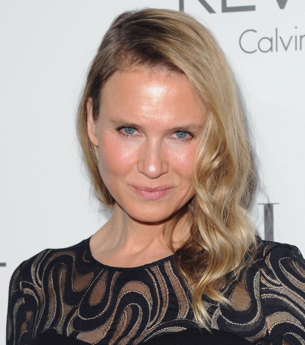 Zellweger's face looked different than it has in recent years, prompting questions about whether she's had plastic surgery. 