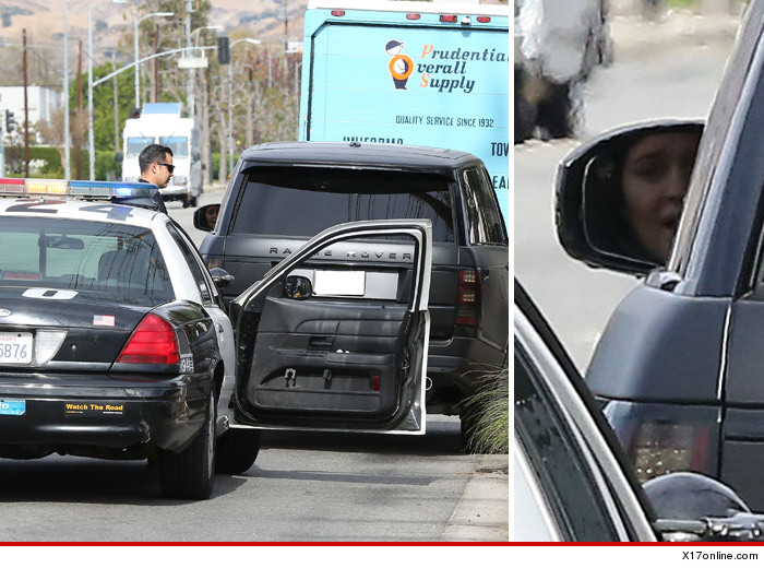 1118_kylie_jenner_pulled_over_x17