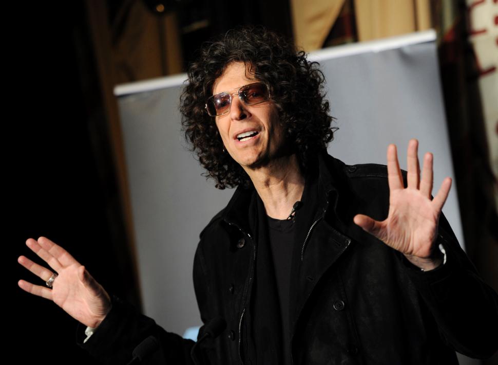 Howard Stern argued that President Obama should have called on the American public to purposely ignore the material as an act of patriotism.
