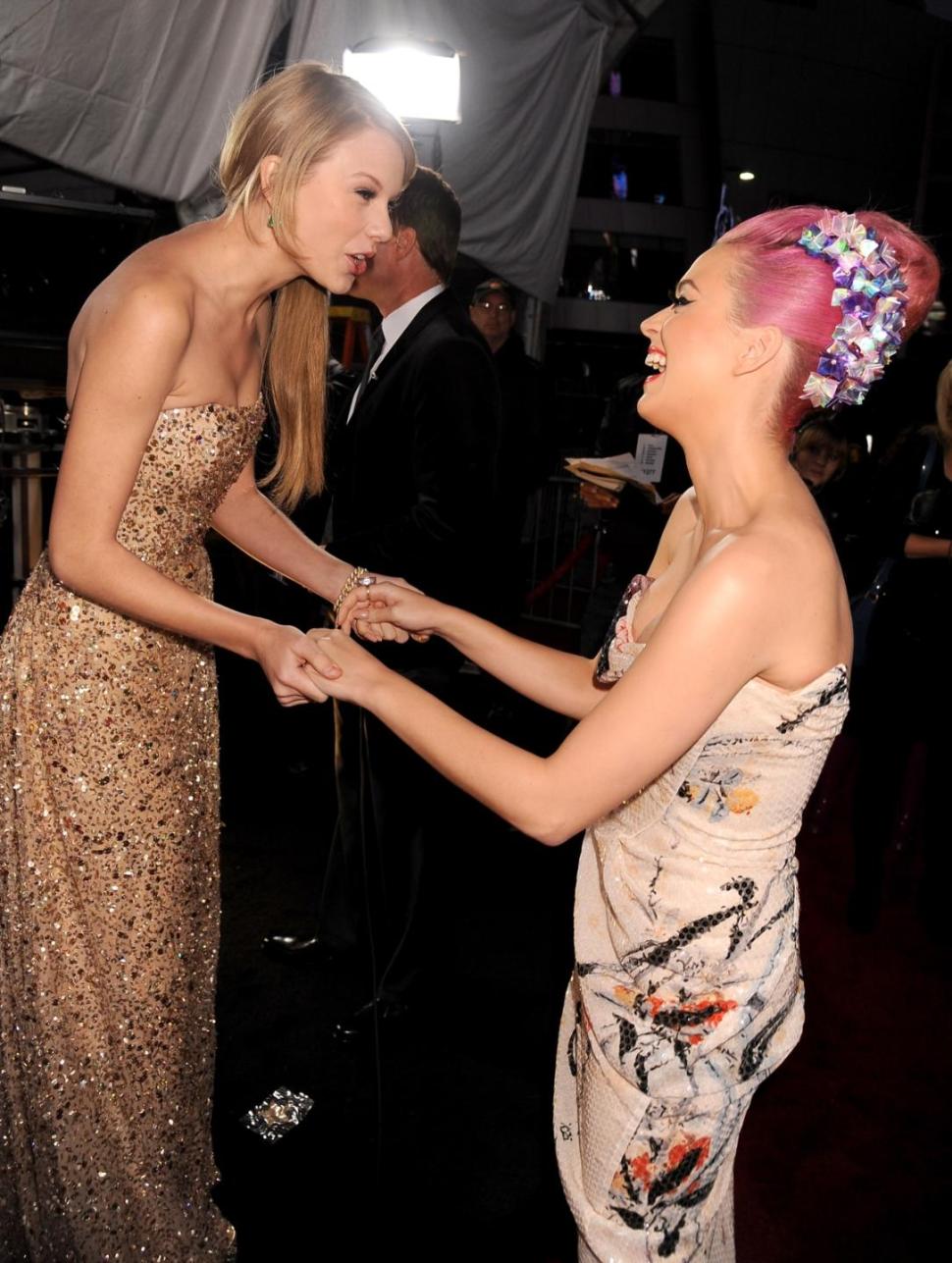 Taylor Swift and Katy Perry greet each other at the 2011 American Music Awards.