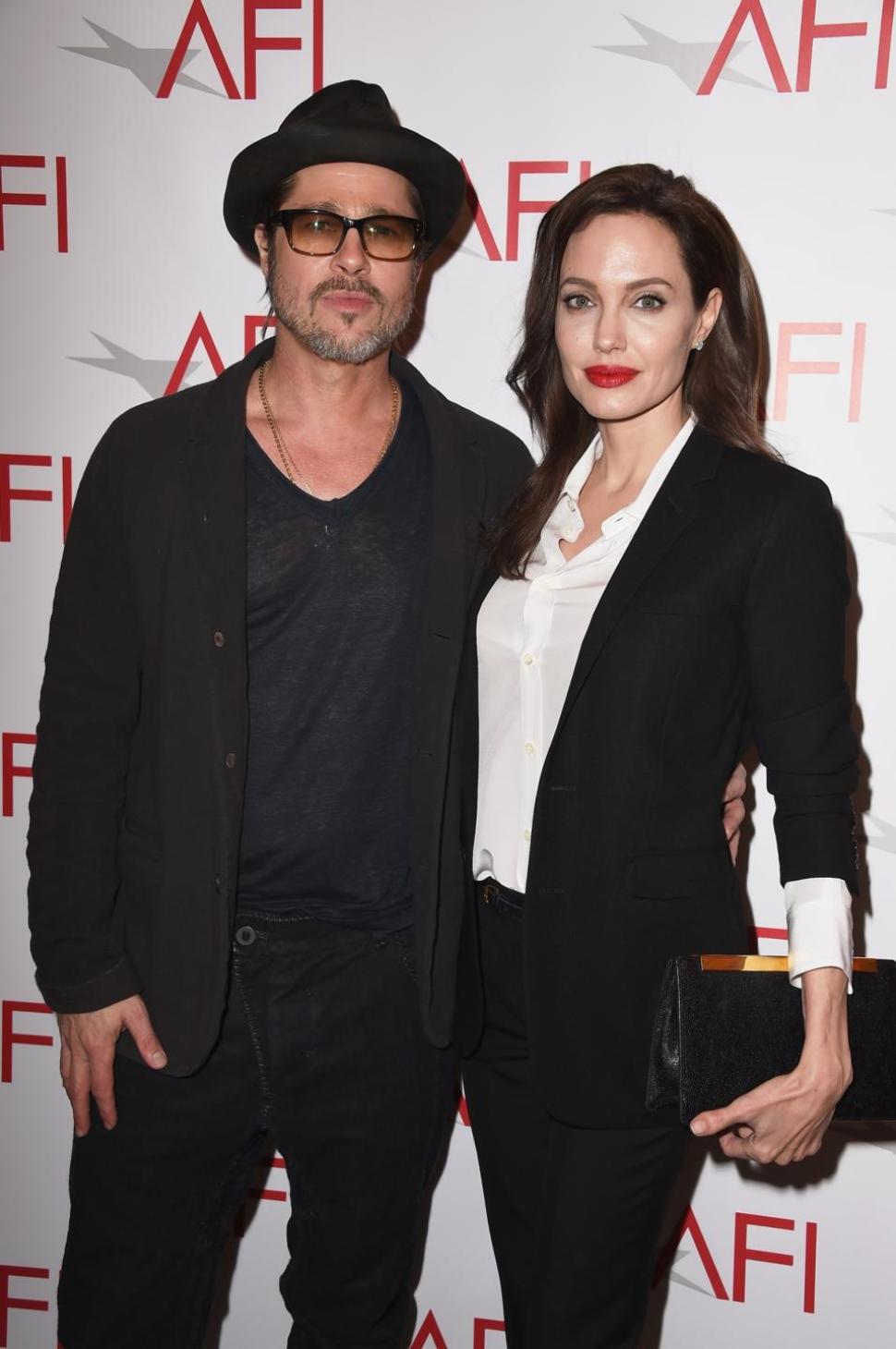 Angelina Jolie (r.) and husband Brad Pitt at the 2015 AFI Awards.