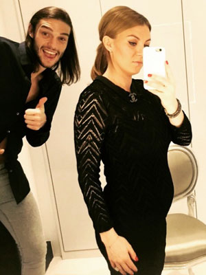 Billi Mucklow shares first snap of her growing baby bump [Instagram]