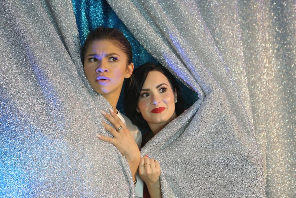 Zenday (l.) and Demi Lovato play peekaboo at unite4:humanity event in Beverly Hills. 