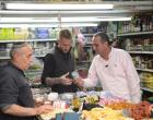 Michael Voltaggio (r.) shops for ingredients at a vegetable stand in Jerusalem in “Breaking Borders.”