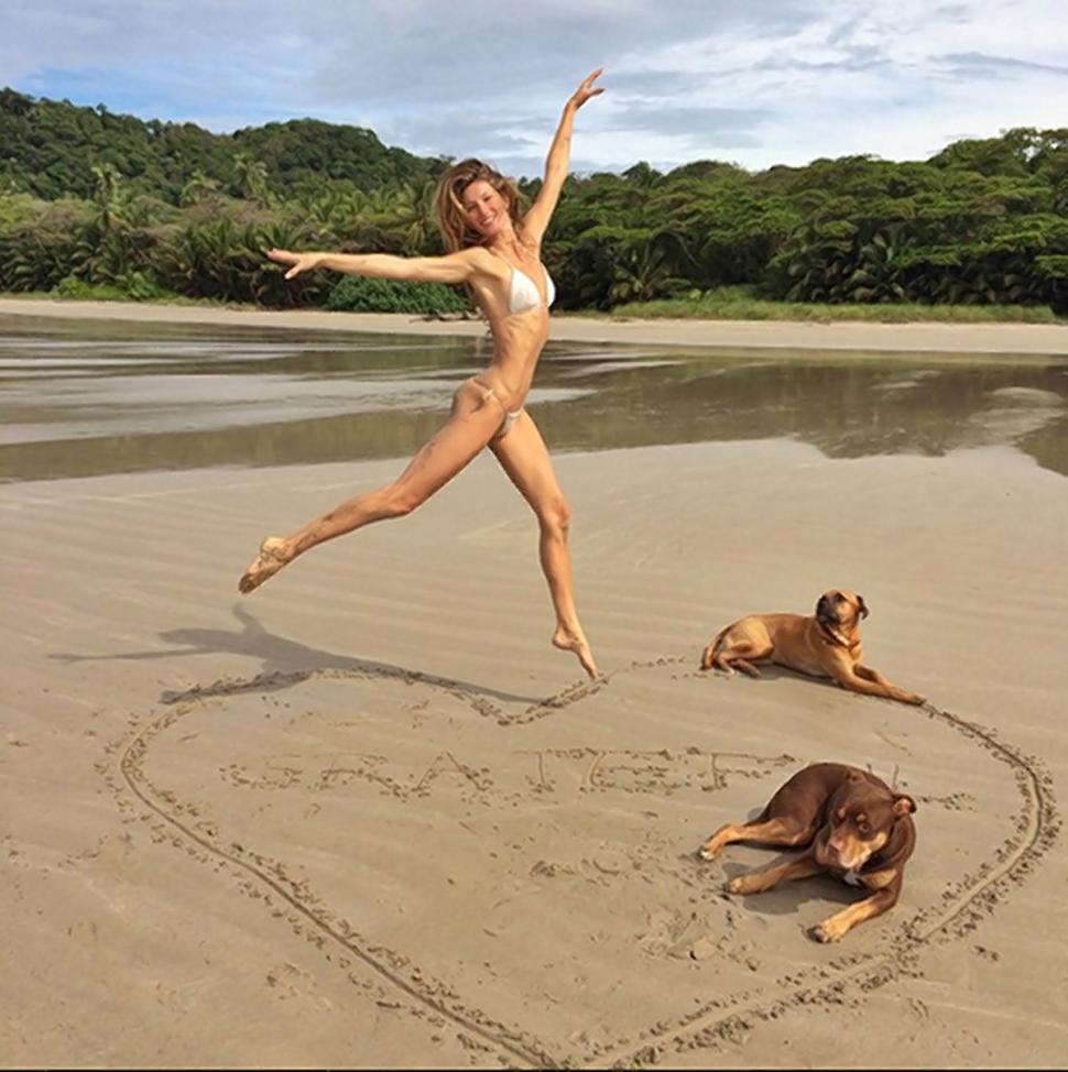 Gisele Bundchen and her pooches are all heart at the beach.