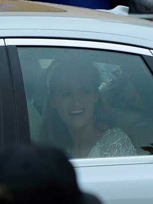 Kim Sears arrives at wedding [SWNS]