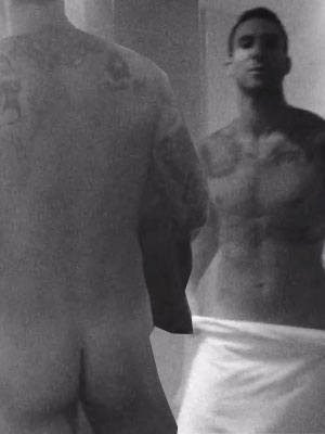 Adam Levine, Maroon 5, naked, bum [YouTube]