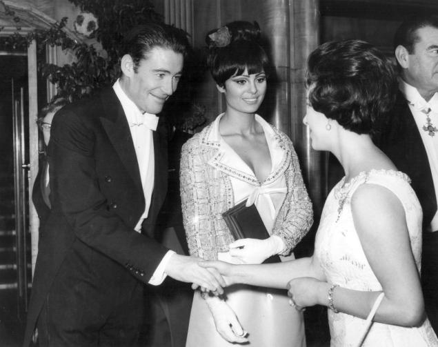 Princess Margaret (r.) meets Peter O'Toole (l.) and Daliah Lavi (c.) at a screening of  "Lord Jim" in 1965. The actor and the princess allegedly later had an affair, claims new book "Peter O'Toole: Hellraiser, Sexual Outlaw, Irish Rebel."