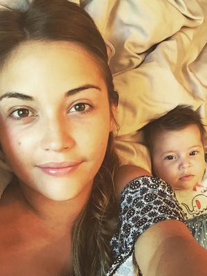 Jacqueline Jossa looks stunning in this no make-up snap with her baby girl Ella [Jacqueline Jossa/Instagram]