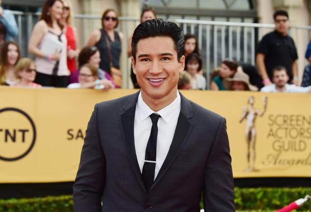 Mario Lopez has teamed up with Canon and Little League Baseball for a photo contest inviting aspiring ballplayers to submit their best pics.