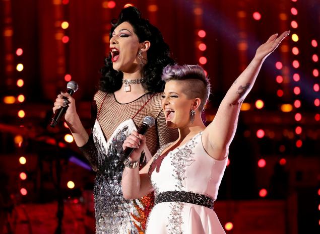Violet Chachki (l.) and Kelly Osbourne at Logo TV's "Trailblazers Honors 2015" in New York on June 25. 