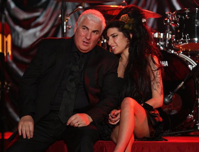 Mitch and Amy Winehouse awaiting news of her Grammy Award in 2008.