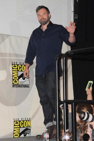 Ben Affleck entered the stage at San Diego's Comic-Con wearing his wedding ring, but by the end of the panel, it was gone.