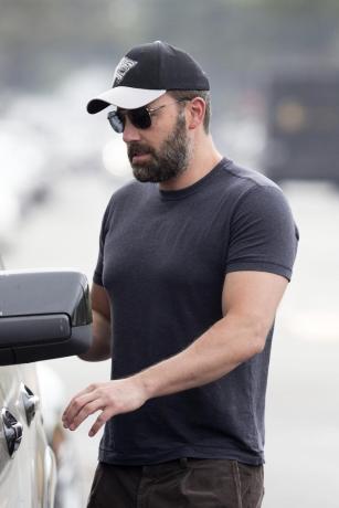 Ben Affleck goes to the clinic in Santa Monica. Ben was spotted without his wedding ring as he took his daughter (not pictured) to the Doctors office.<P>Pictured: Ben Affleck<B>Ref: SPL1109071 250815 <BR/>Picture by: Splash News<BR/><P><B>Splash News and Pictures<BR/>Los Angeles:310-821-2666<BR/>New York:212-619-2666<BR/>London:870-934-2666<BR/>photodesk@splashnews.com<BR/> *** Local Caption *** World Rights