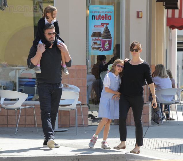 Ben Affleck and Jennifer Garner take their daughters Violet and Seraphina out for ice cream in May.