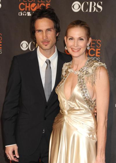 Actress Kelly Rutherford (r.) and husband Daniel Giersch arrive at the People's Choice Awards 2010 held at Nokia Theatre L.A. Live on January 6 in Los Angeles.