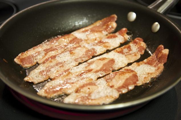 It's OK again to eat bacon, but only is moderation.